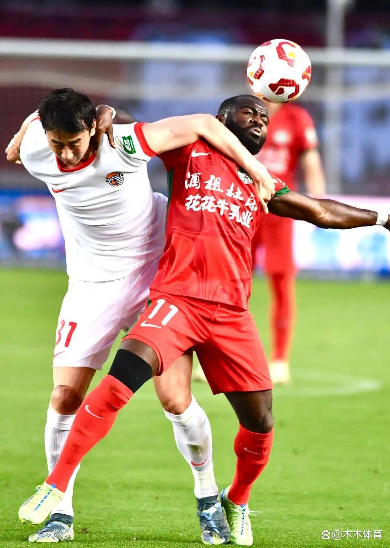 上港队再胜一场,稳坐积分榜榜首位置 上港队再胜一场,稳坐积分榜榜首位置