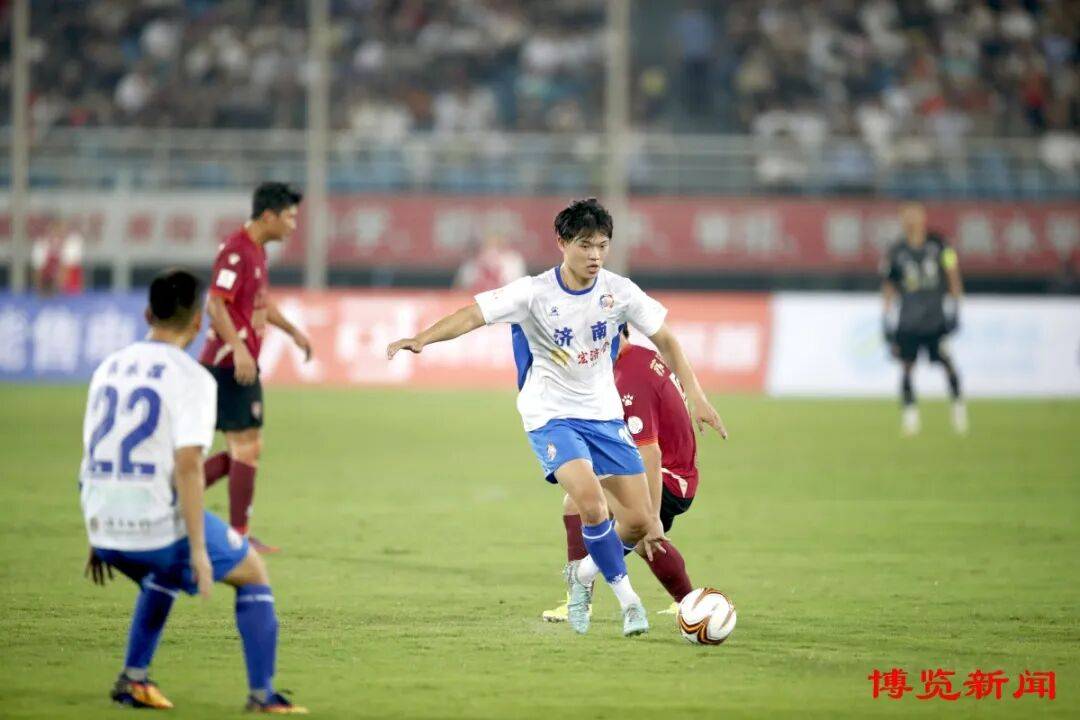 中国足球盛事备受球迷瞩目，场场看点不断