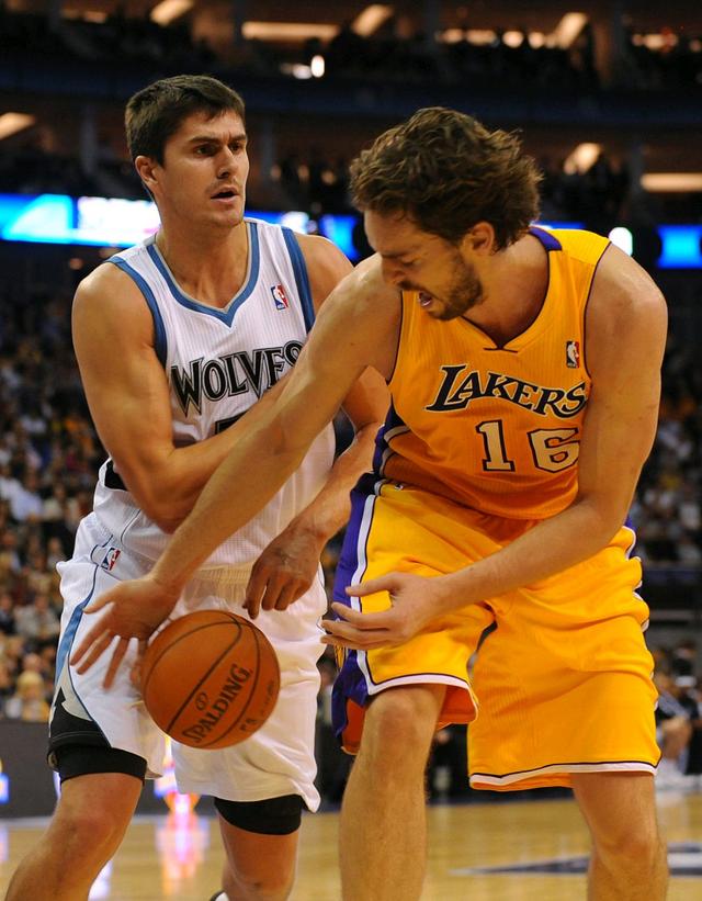 尊龙凯时-老鹰队打出惊艳表现，引起球迷热议(老鹰队吧)